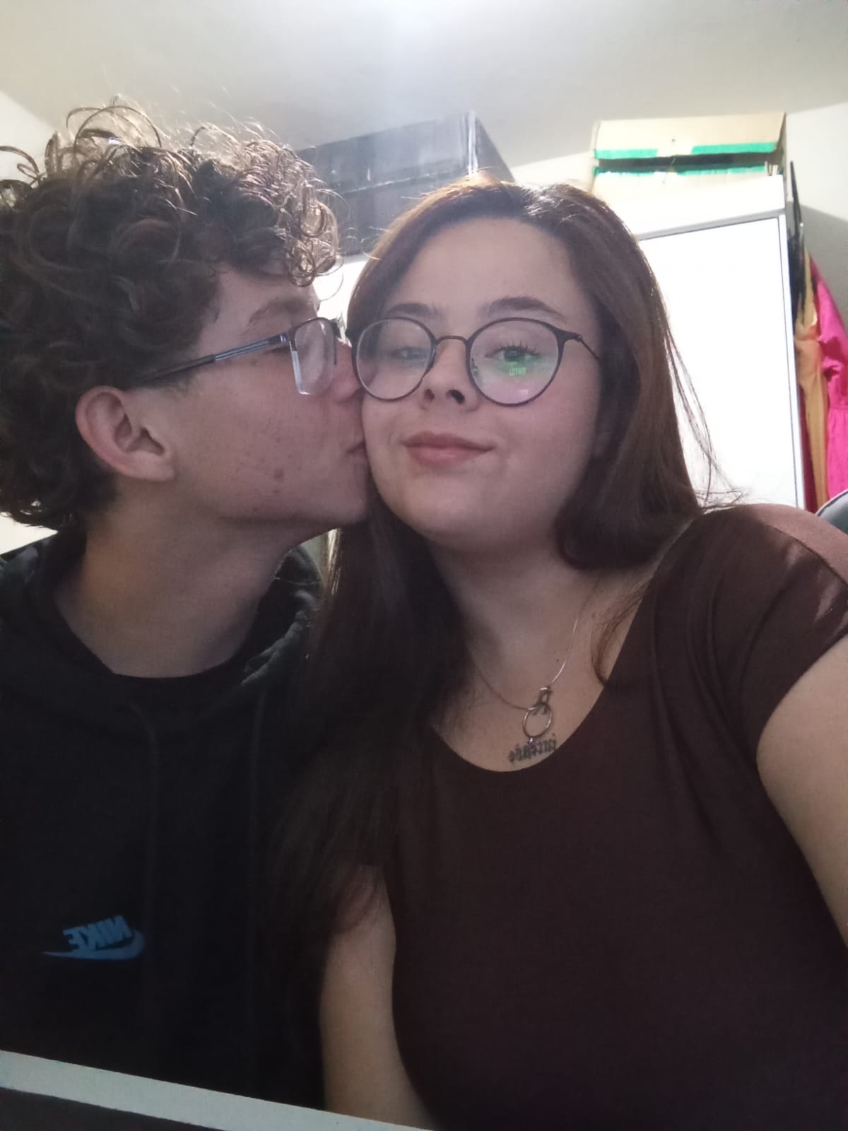 Momento carinhoso - beijinho na bochecha